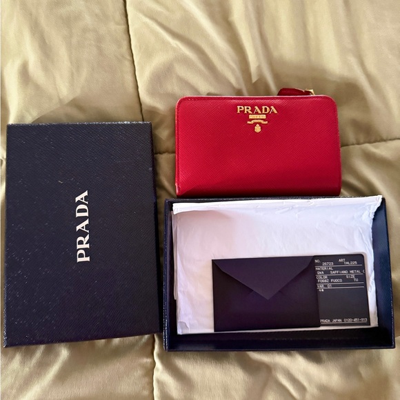 Authentic Prada Saffiano wallet in perfect condition - Picture 5 of 10